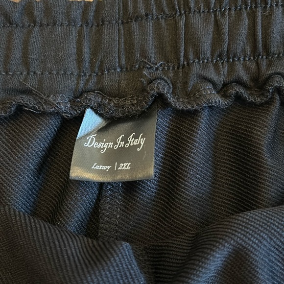 #104 Design in Italy Capris w Draw String Waistband - Picture 5 of 7